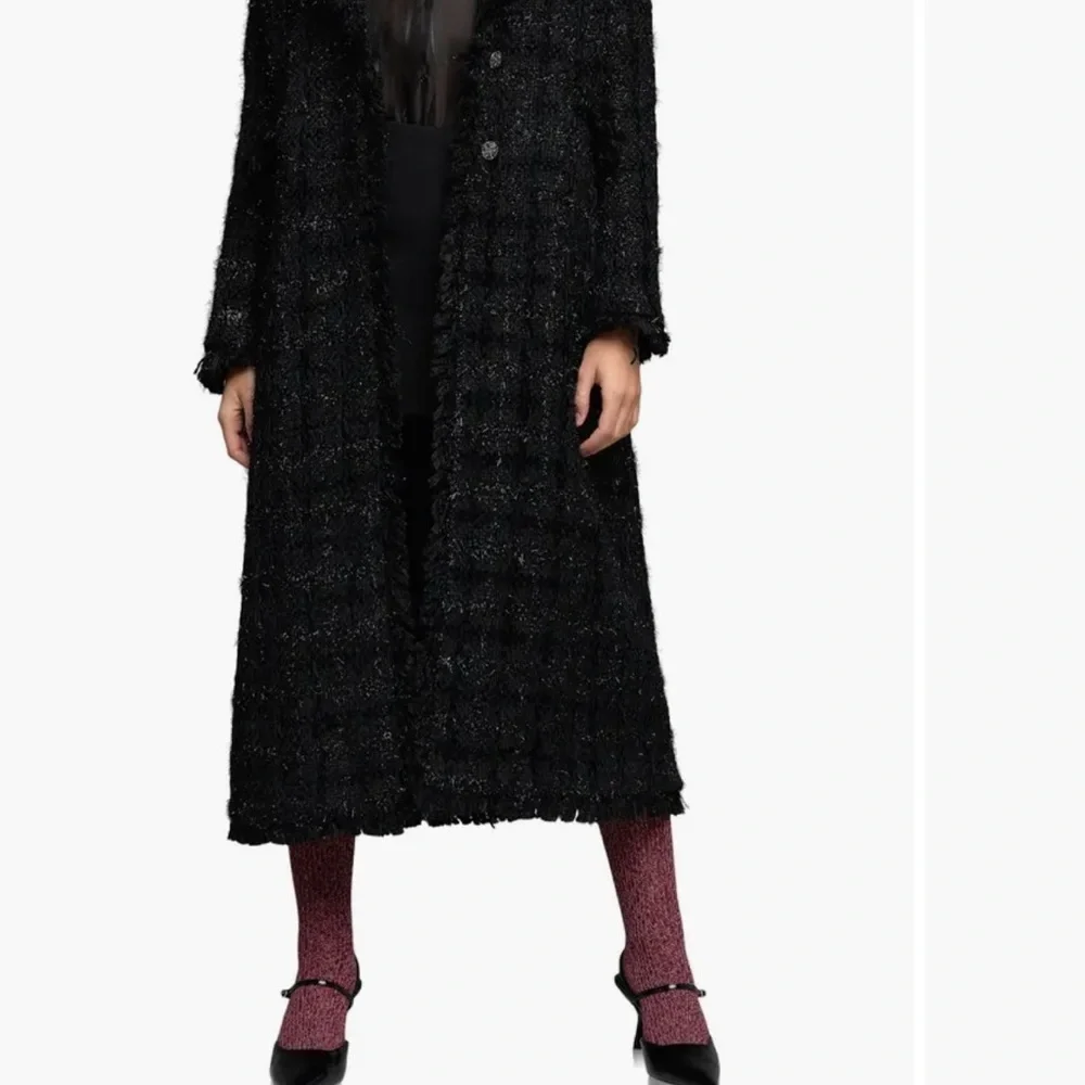 Elegant Black Women's Coat - Picture 4 of 9